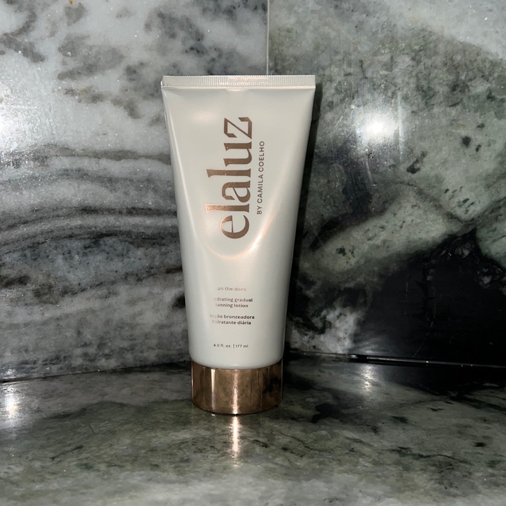 Elaluz Sun On the daily hydrating, granule tanning lotion